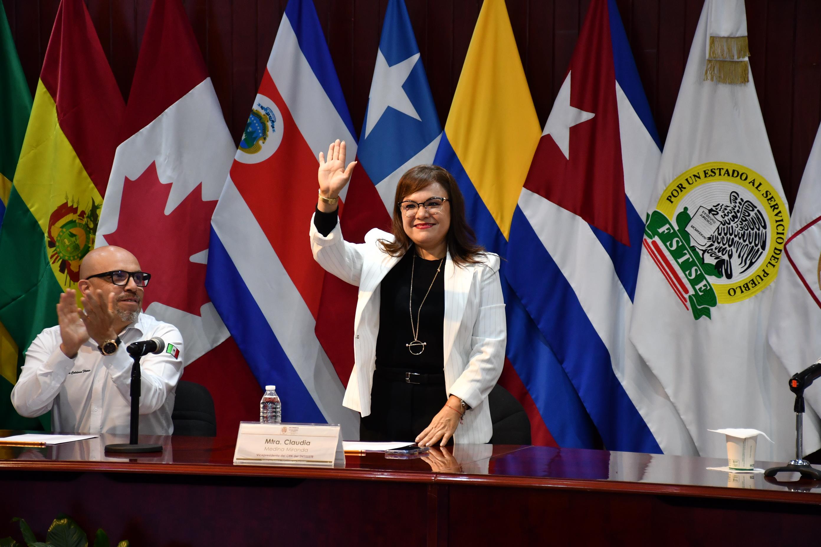  Salutación de la Sección V, Centro Médico Nacional "20 de Noviembre"